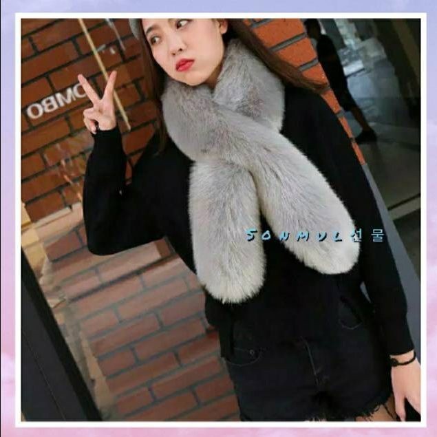 VICTOIRE FUR SCARF